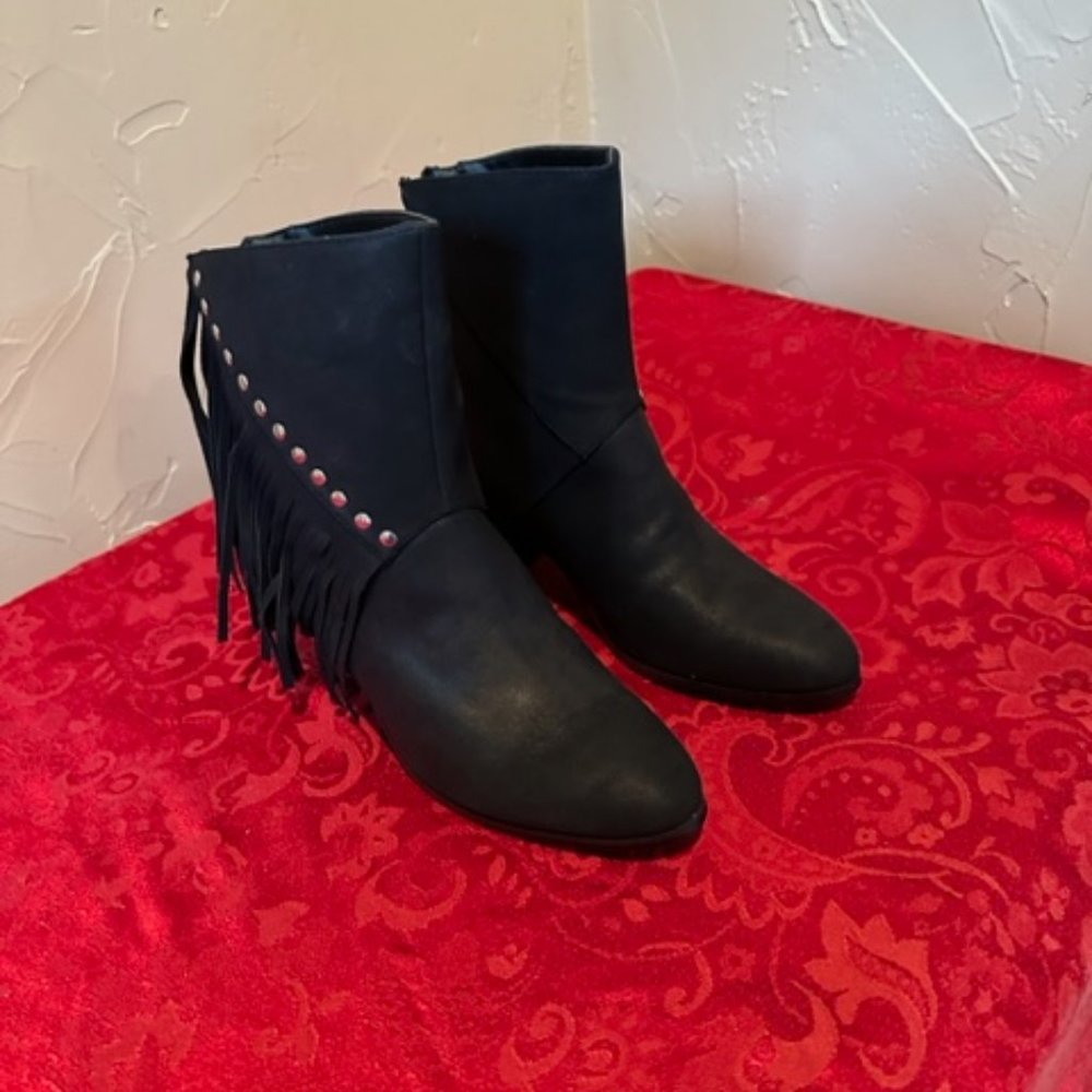 Woman's Western Black Fringe Boots